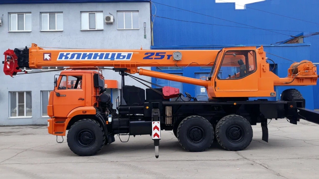 грузовой автокран грузоподъемностью до 25 тонн